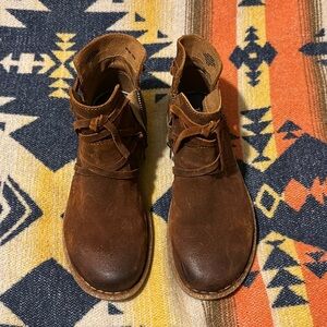 Born Women’s Calyn boots, size 8